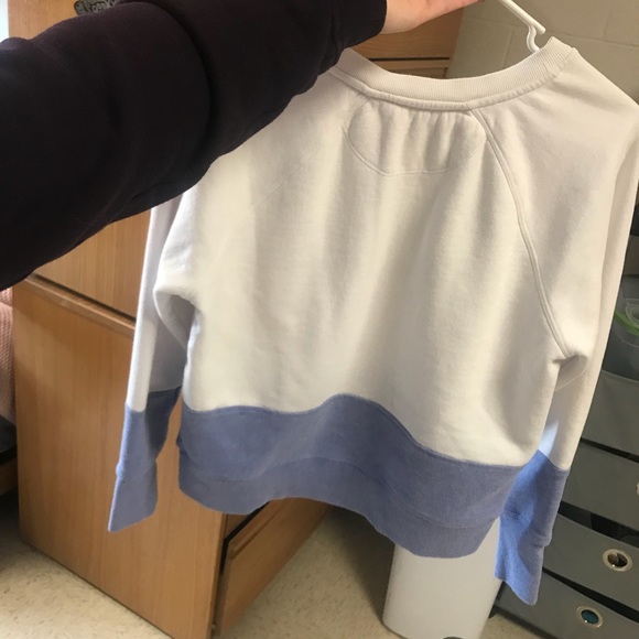 Calvin Klein sweater crew neck. - Picture 2 of 2